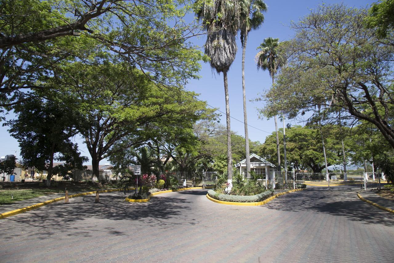 The Oasis I, Portmore Country Club المظهر الخارجي الصورة